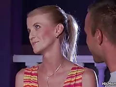 Үсэрхэг pussy гүйцсэн, өсвөр лесбиян