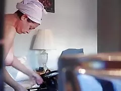 Авга эгч нүцгэн далд cam