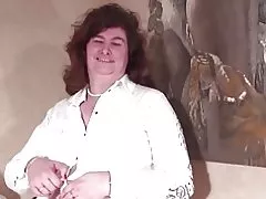 Том настай эмээ нь үсэрхэг үтрээний