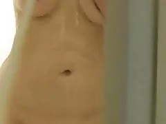 Биш түүний эмээ боловсрол бэлгийн үтрээний